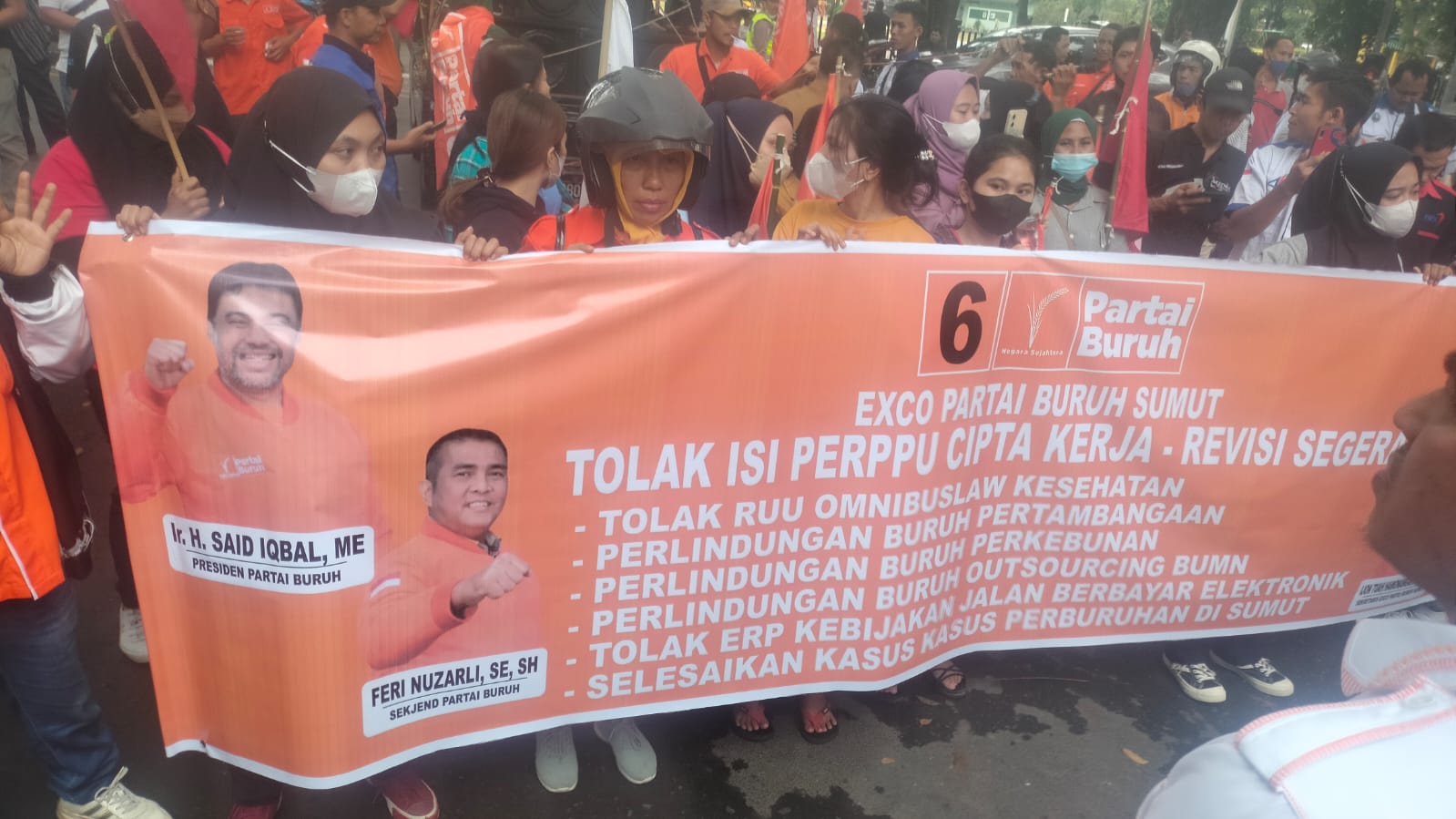 Aksi Partai Buruh Tolak Perppu Cipta Kerja di DPRD Sumut