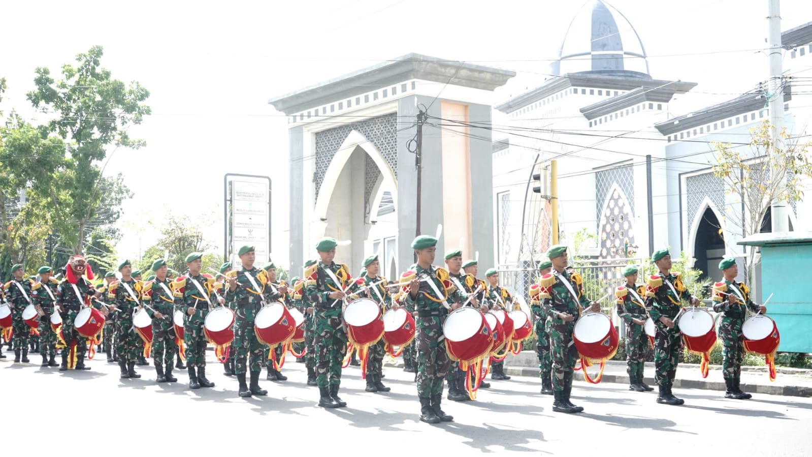 Yonif 713/Satya Tama Gelar Kirab Drumband Sebagai Tradisi Pelepasan Personel Satgas BGC XXXIX-E/Monusco Kongo