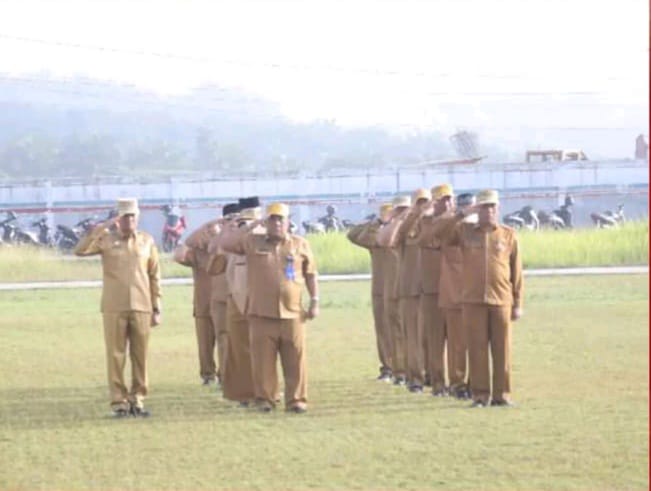 Sekda Heri Wahyudi Pimpin Apel Gabungan Pemkab Labuhanbatu Selatan di Kantor Bupati