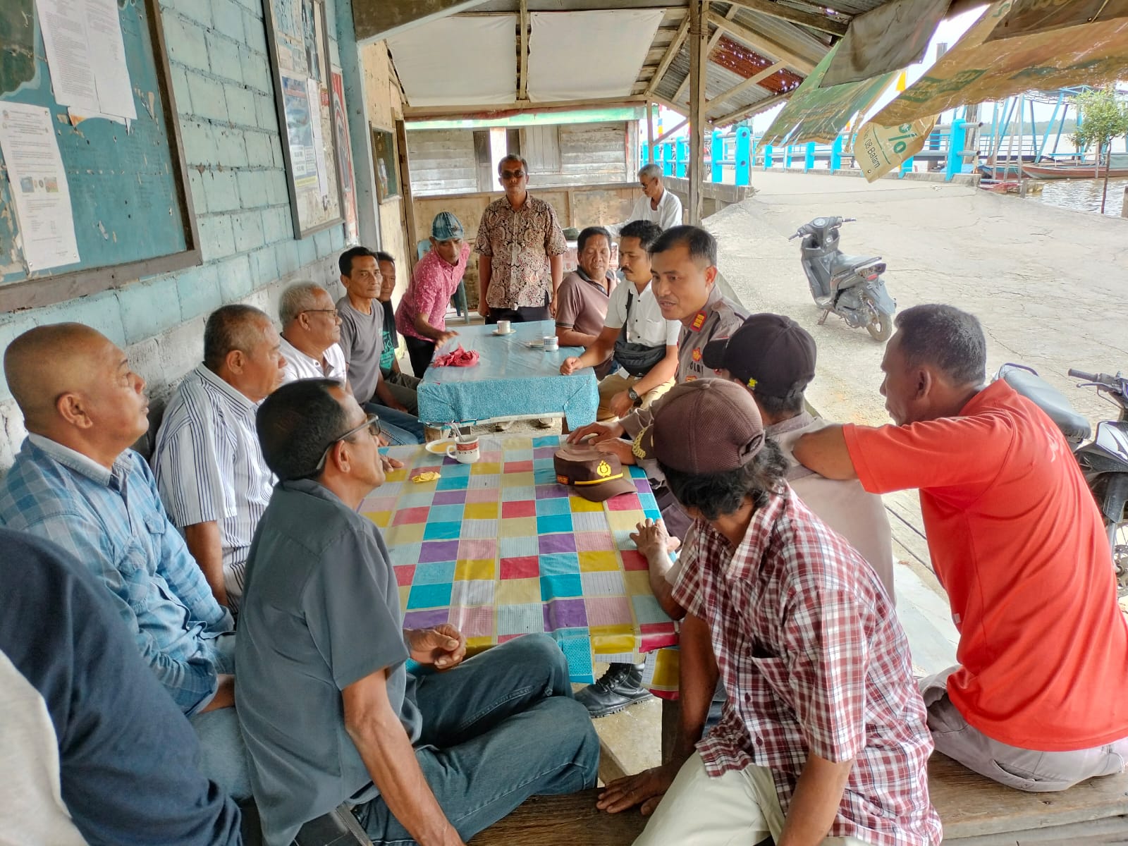 Polsek Kundur Gelar Jum'at Curhat di Pangkalan Ojek Pelabuhan Alai