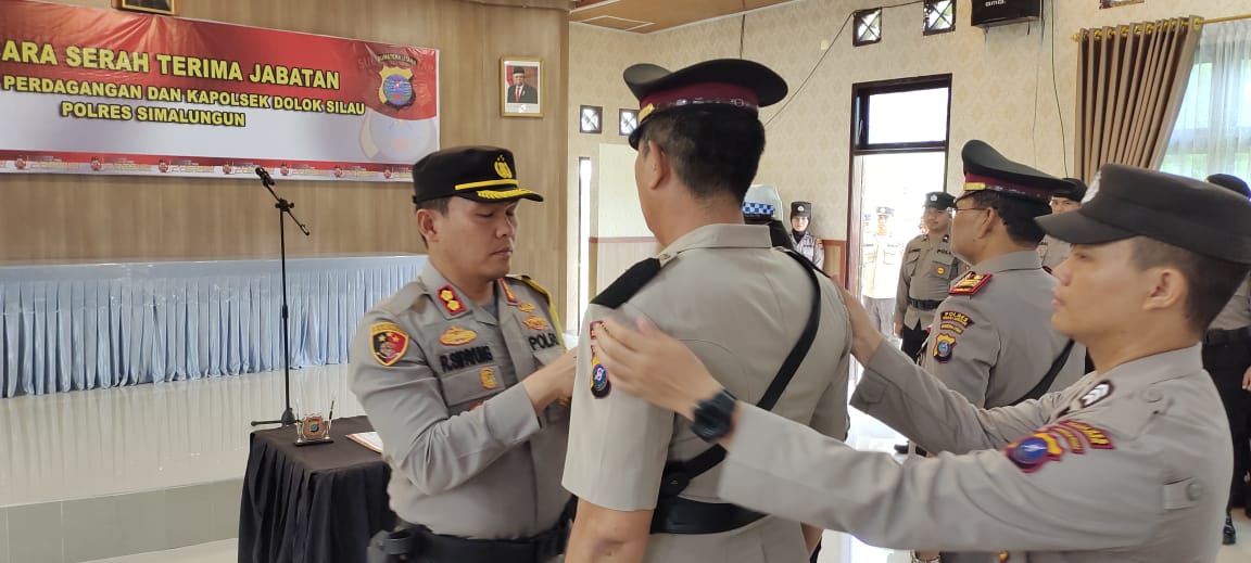 Kapolres Simalungun Pimpin Upacara Sertijab Kapolsek Perdagangan dan Dolok Silau