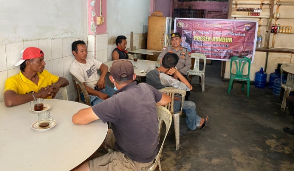 Polsek Kundur Laksanakan Jum'at Curhat di Kedai Kopi Black Pelabuhan Tanjung Batu