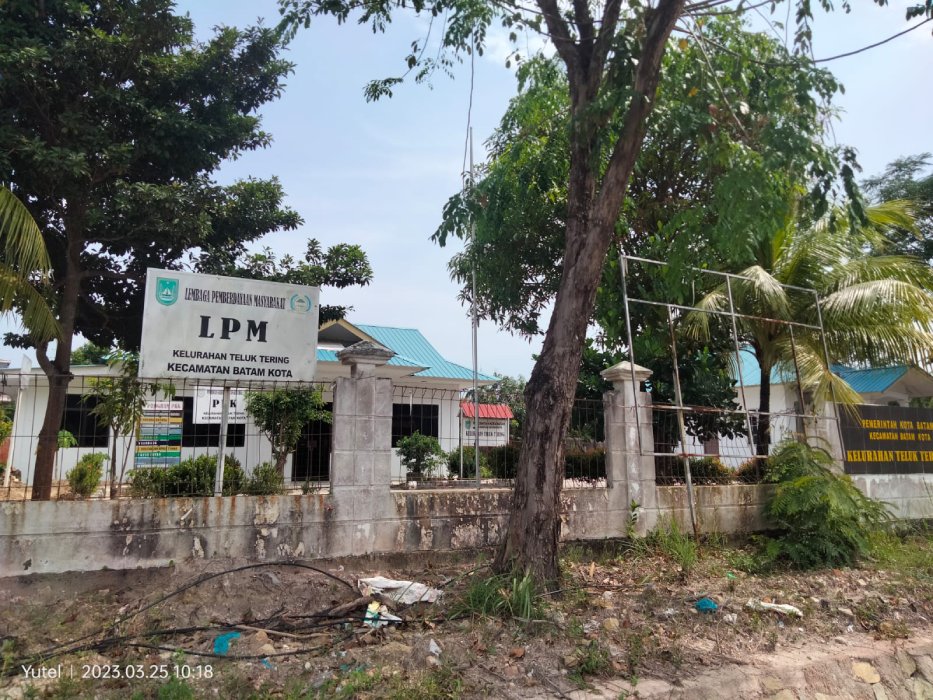 Diduga Salah Satu Kantor Kelurahan di Kota Batam Tidak Pasang Bendera Merah Putih