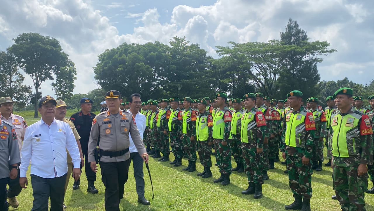 Kapolres Simalungun Bersama Bupati Simalungun Pimpin Apel Gelar Pasukan Operasi Mantap Huta Toba - 2023