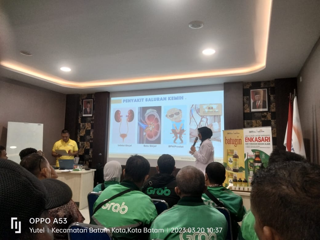 Apotik Kimia Farma Edukasi Kesehatan Batugin dengan Driver Grab Batam