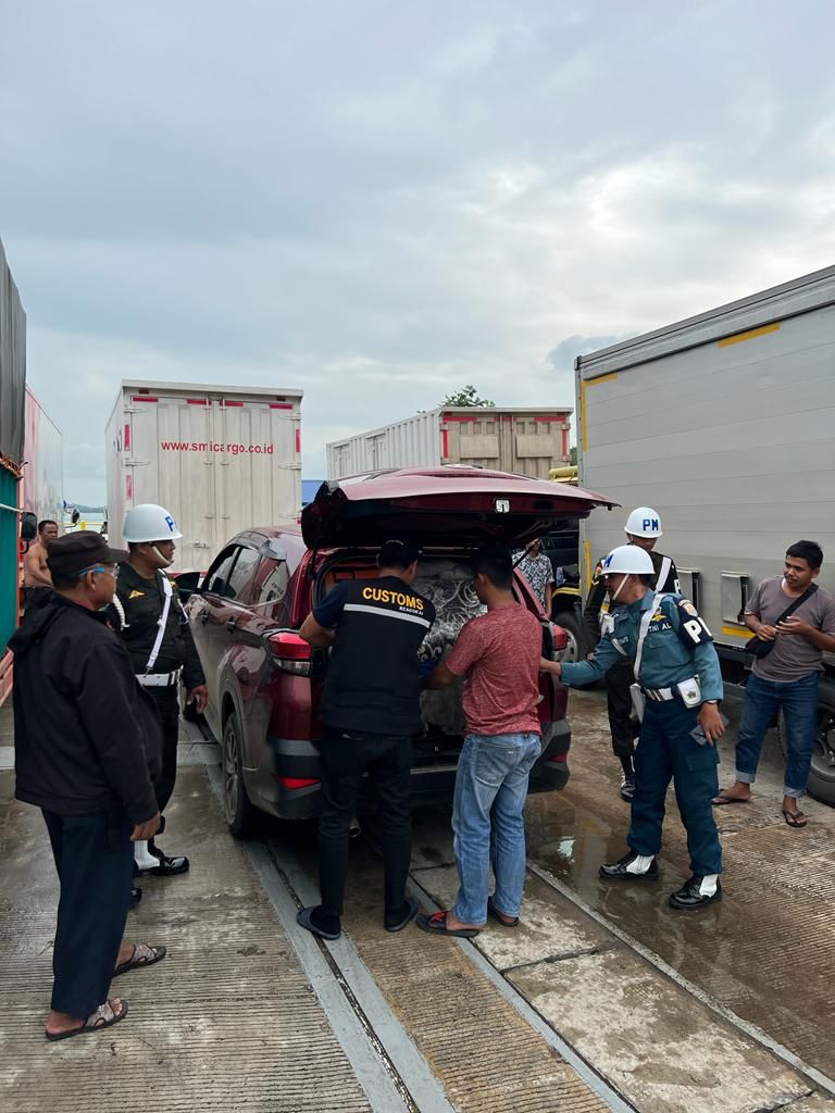 Bea Cukai Batam Berhasil Amankan Ratusan Koli Barang Bekas