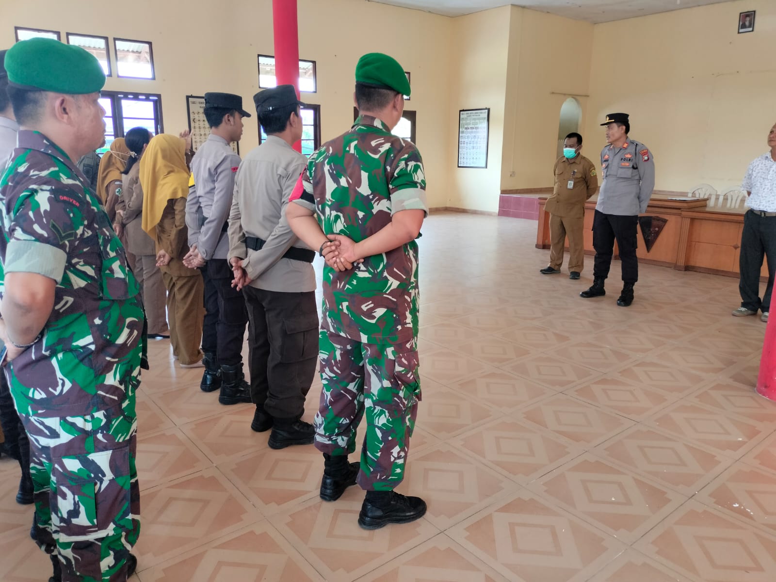 Polsek Kundur Bersama Instansi Terkait Cek Bahan Pokok yang Kadaluarsa