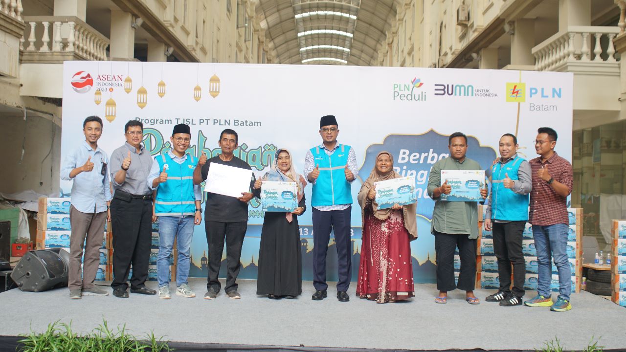 PLN Batam Berikan Santunan Anak Yatim dan Dhuafa
