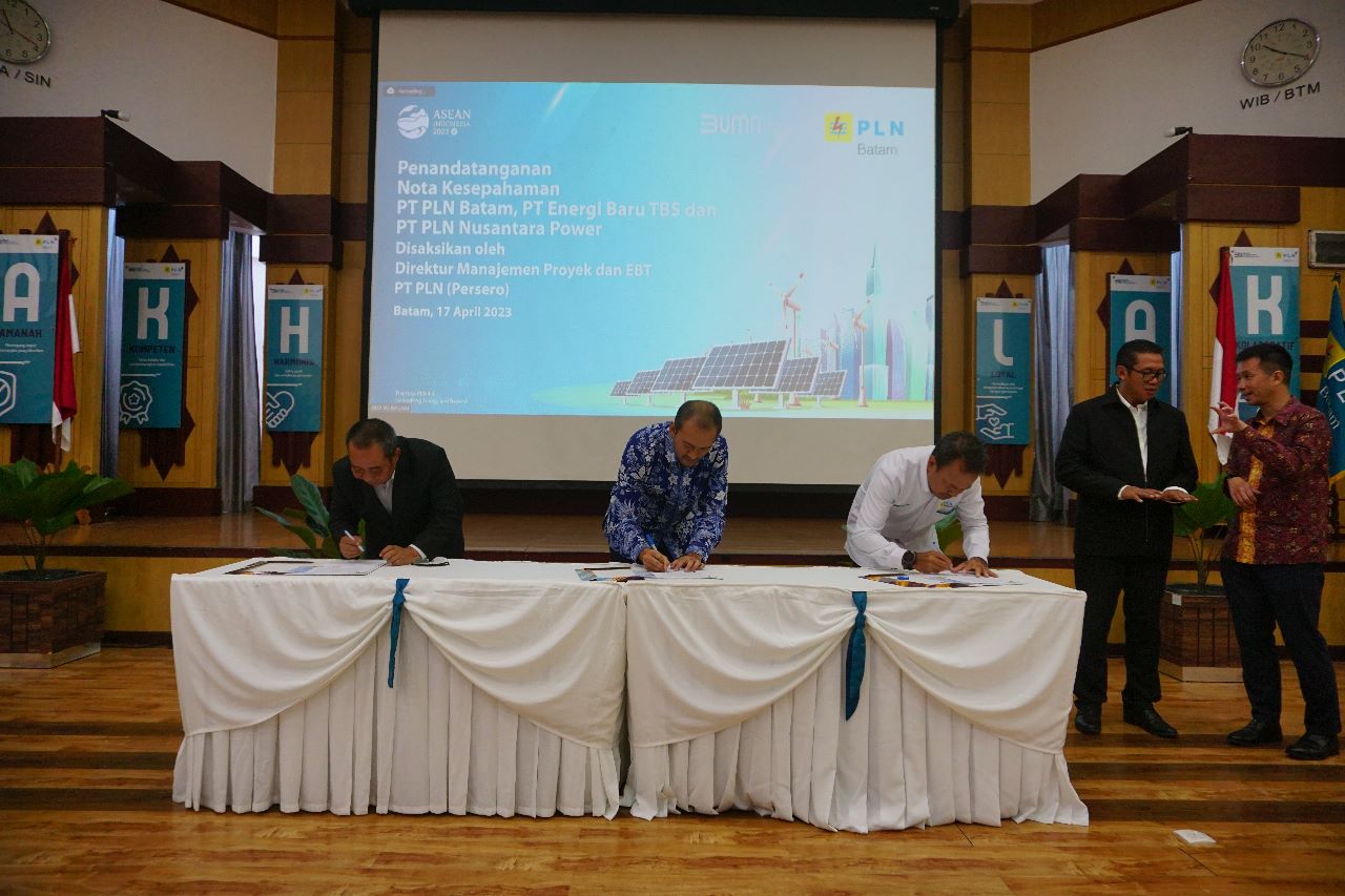 PLN Batam Teken MoU dan Siap Salurkan Listrik 42 MWp dari Sumber EBT