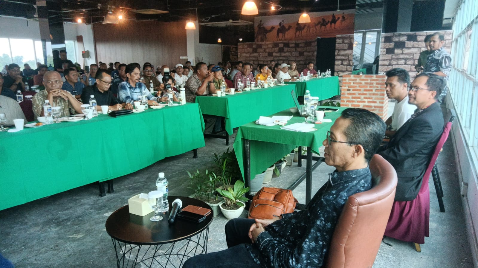 Tim Relawan Amsakar Gelar Rapat Terbatas di Hotel King's Batam