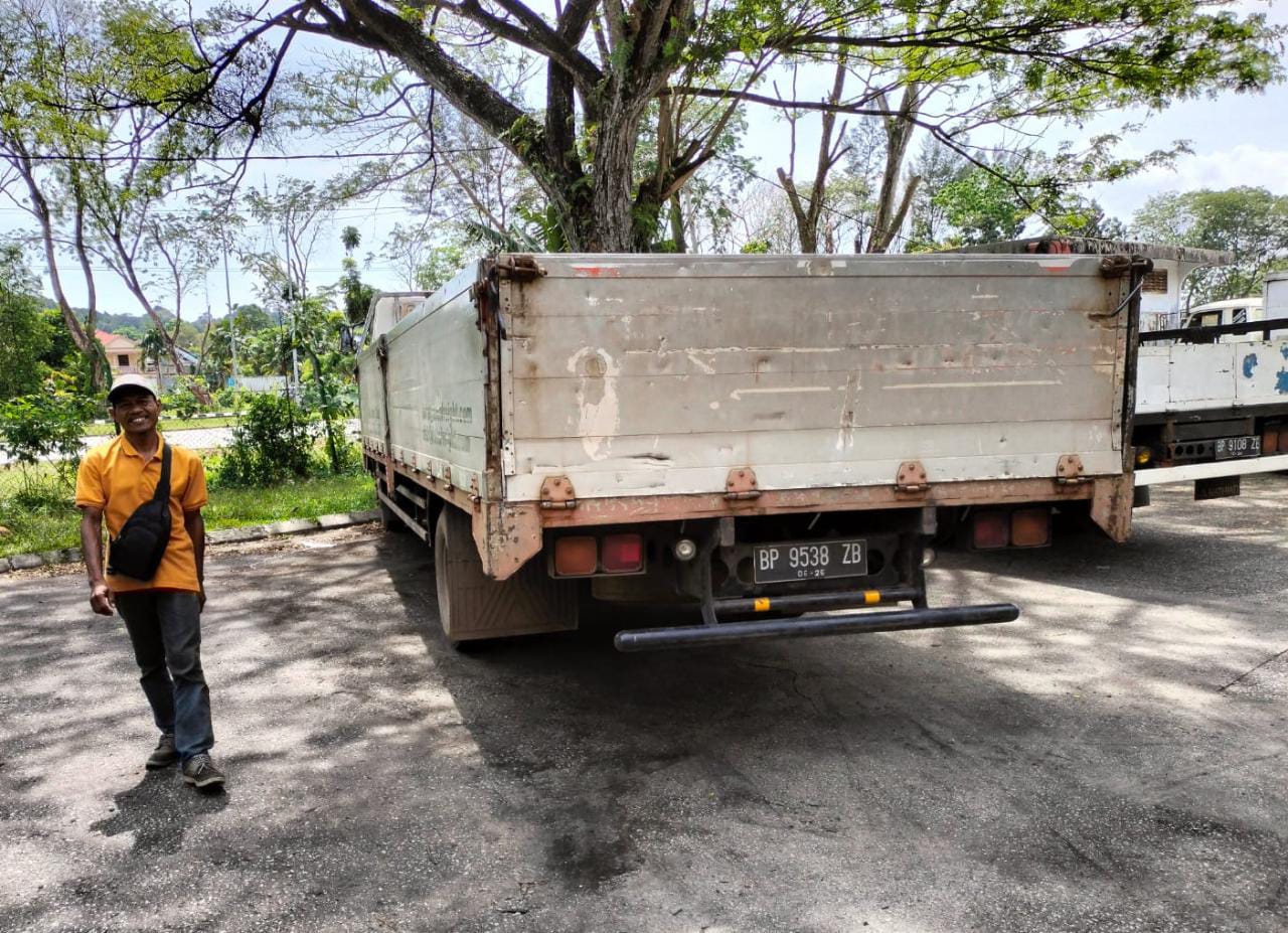 Muatan Truk Lori Berjatuhan, Satu Korban Hingga Kritis