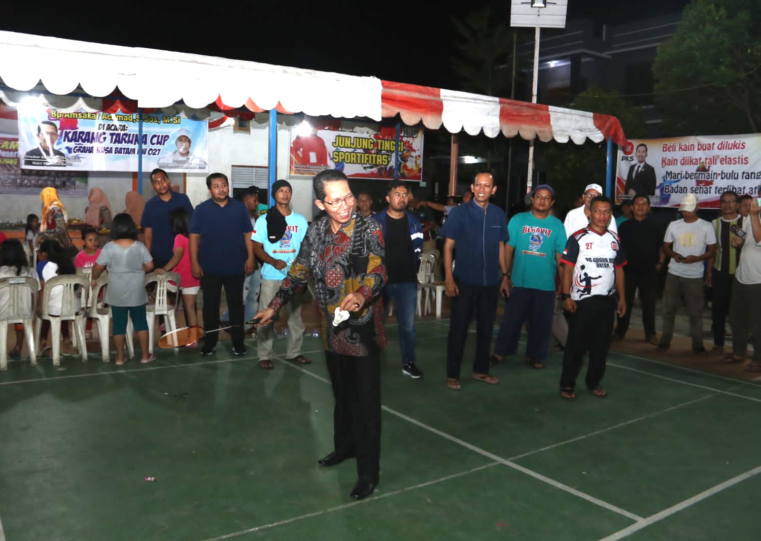 Amsakar Achmad Buka Turnamen Badminton di Graha Nusa Batam Kecamatan Sagulung