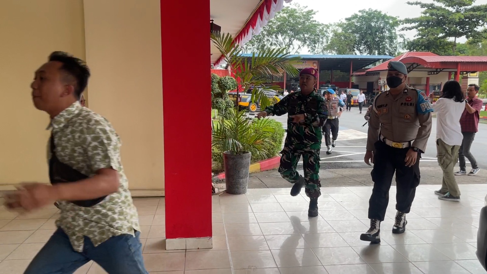 Kapolresta Barelang Kena Prank oleh Anggota Yon Marinir 10 SBY dan Lanud Hang Nadim di Hari Bhayangkara Ke-77