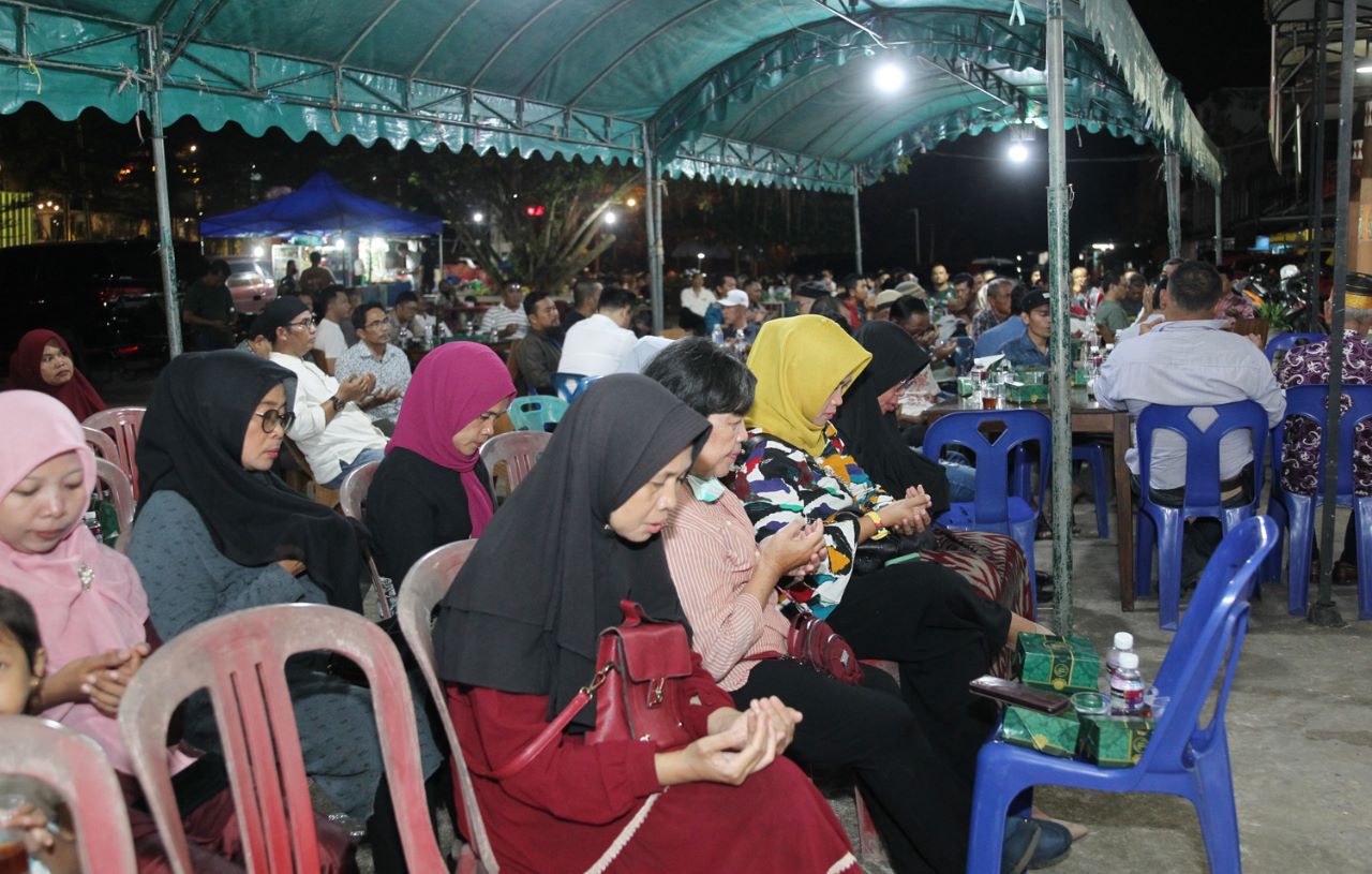 Ngopi Bareng Bang Am Bersama Tokoh dan Masyarakat di Rumah Relawan Amsakar Achmad Batam Center