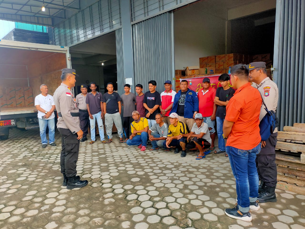 Kapolsek AKP Buala Harefa Pimpin Jumat Curhat di PT Robinson Citra Mandiri