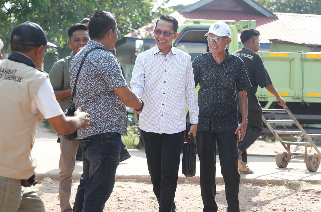 Amsakar Achmad Sambangi Pulau Buluh dan Berbaur dengan Warga Bulang Pasca Musibah Kebakaran