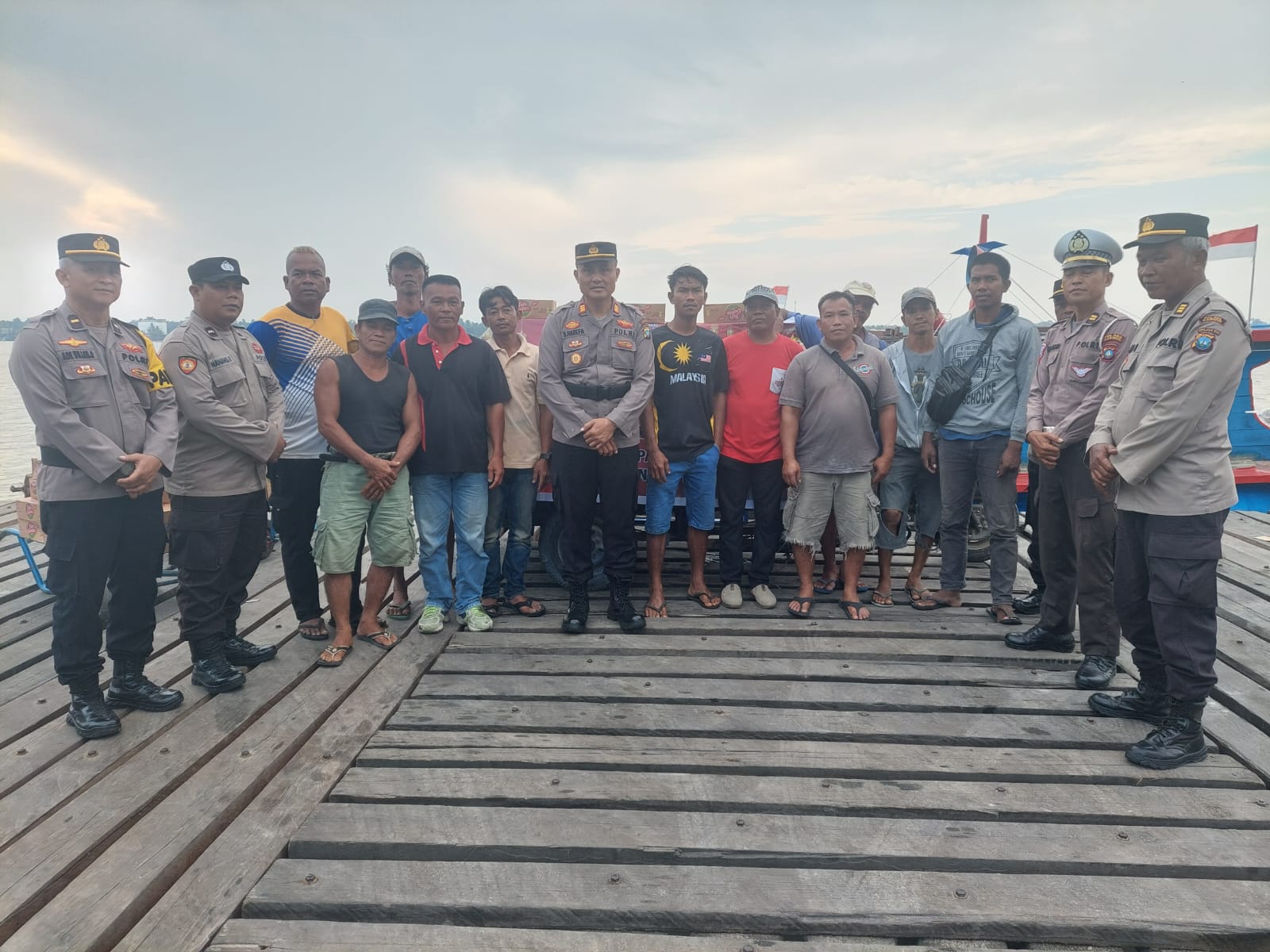 Polsek Kundur Polres Karimun Gelar Jum'at Curhat Presisi di Pelabuhan Indora