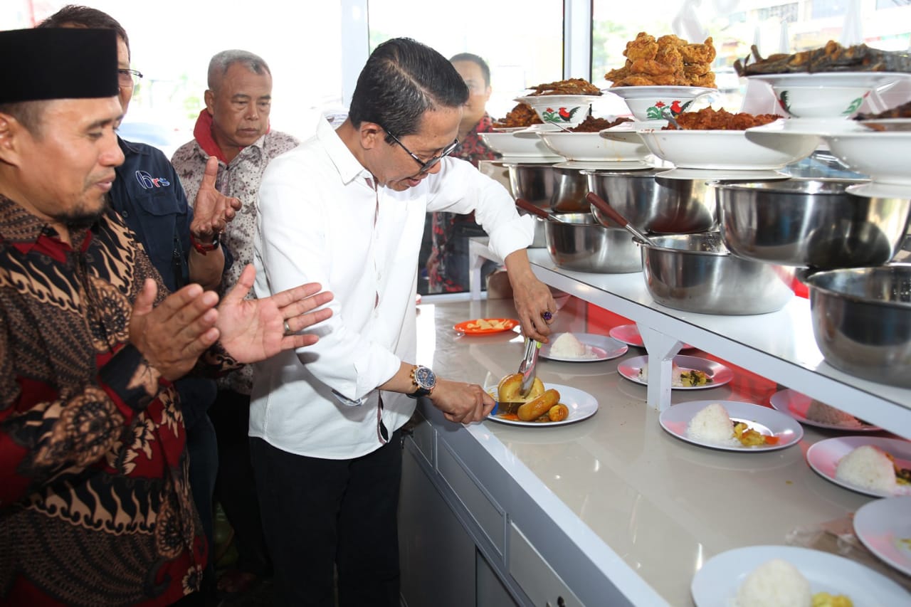 Amsakar Achmad Resmikan Rumah Makan Lapau Uda Sutan 2