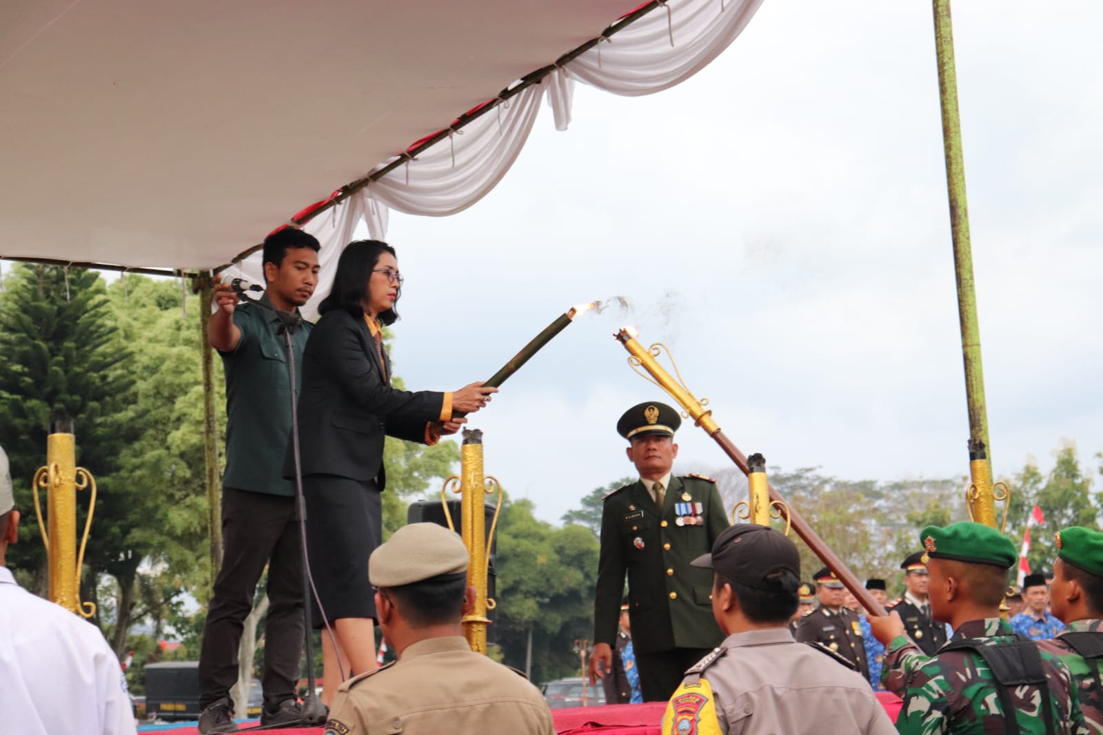 HUT RI Ke 78 di Kabupaten Toba Diisi dengan Taptu dari Halaman Kantor Bupati