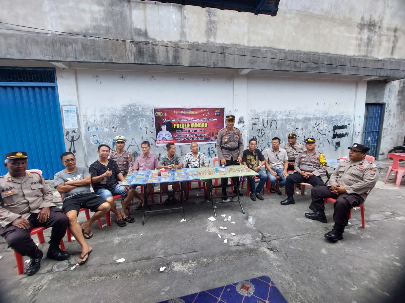 Polsek Kundur Gelar Juma'at Curhat Presisi di Lorong Jln Usman Harun Kabupaten Karimun