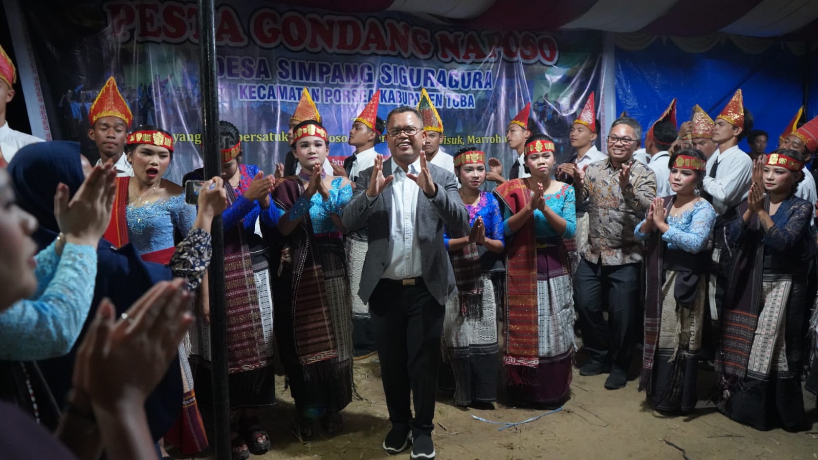 Bupati Poltak Sitorus Hadiri Acara Pesta Gondang Naposo di Toba