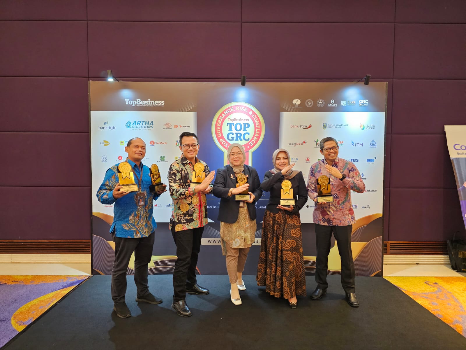 PT PLN Batam Raih Dua Penghargaan TOP GRC Awards 2023