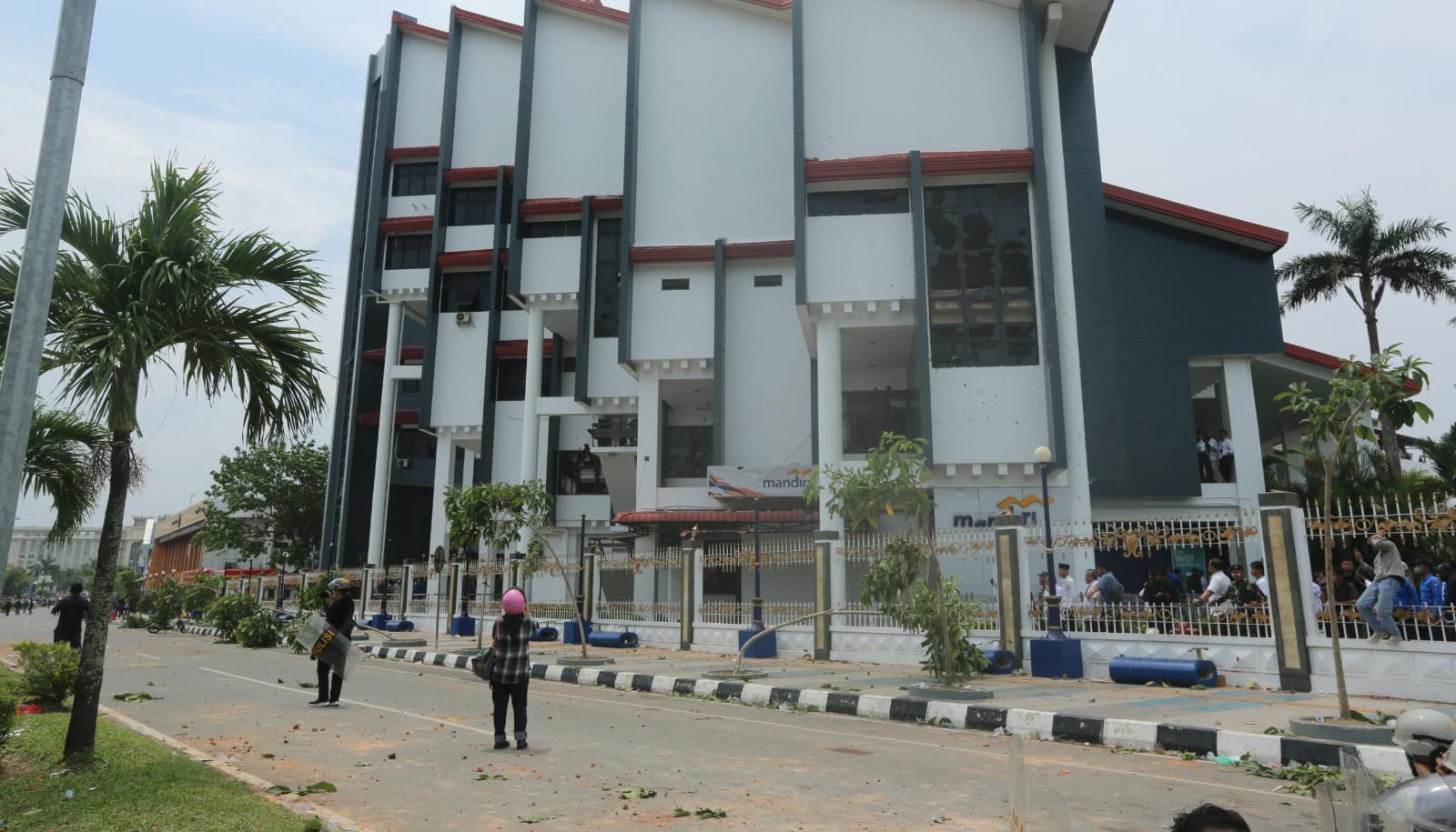 Seusai Demo Massa, Tanaman di Sekitar BP Batam Rusak