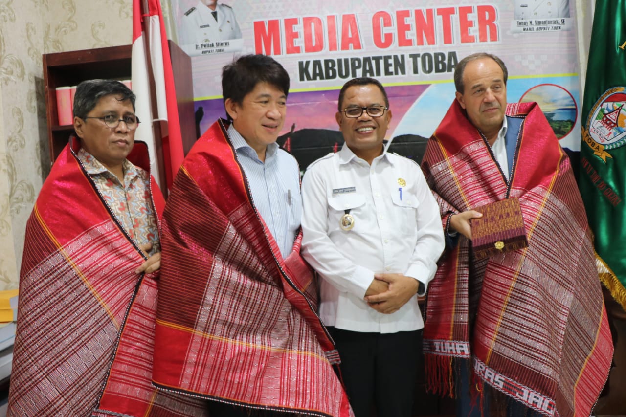 Bupati Poltak Sitorus Terima Audiensi Pengusaha Asal Negara Austria