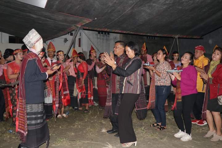 Pesta Gondang Naposo di Desa Pangombusan, Bupati Toba Merasa Bangga