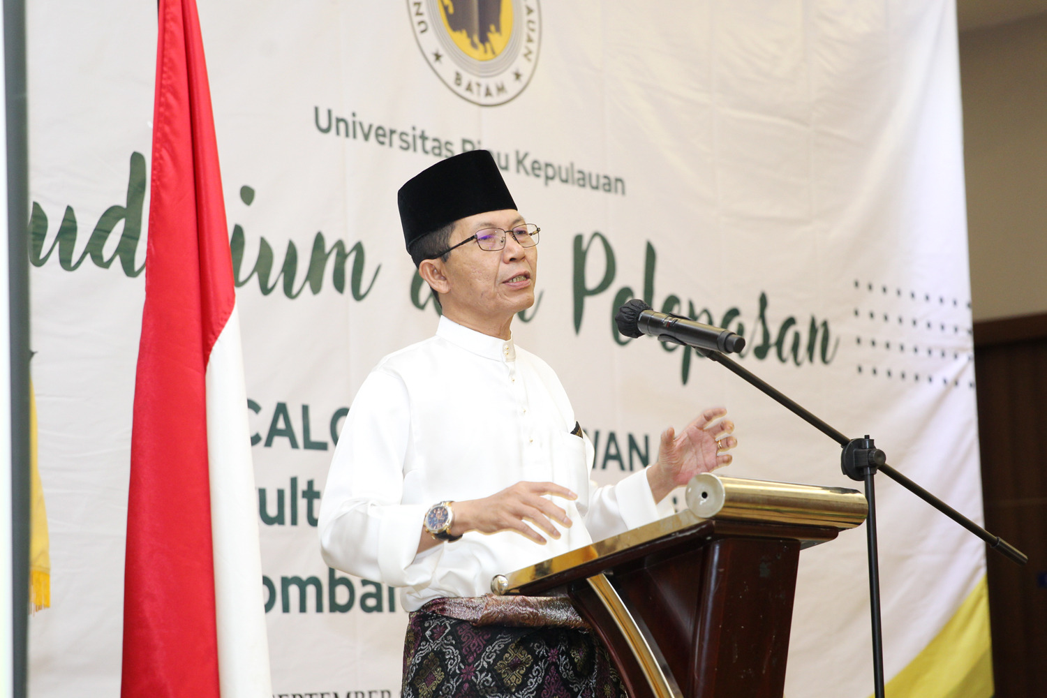 Hadiri Yudisium dan Pelepasan Fakultas Ekonomi Bisnis Unrika, Amsakar : Teruslah Kembangkan Diri, Hadirkan Kompetensi Terbaik