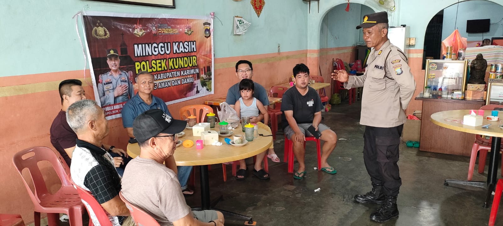 Polsek Kundur Polres Karimun Gelar Minggu Kasih di Salah Satu Kedai Kopi Tiam Tanjung Batu