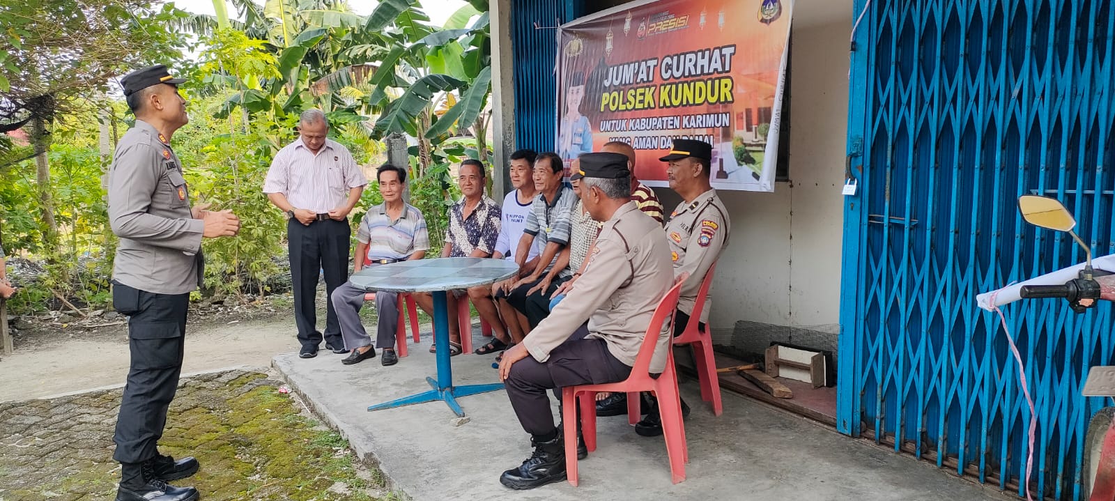 Polsek Kundur Gelar Jum'at Curhat di Salah Satu Ruko Kelurahan Tanjung Batu Kota