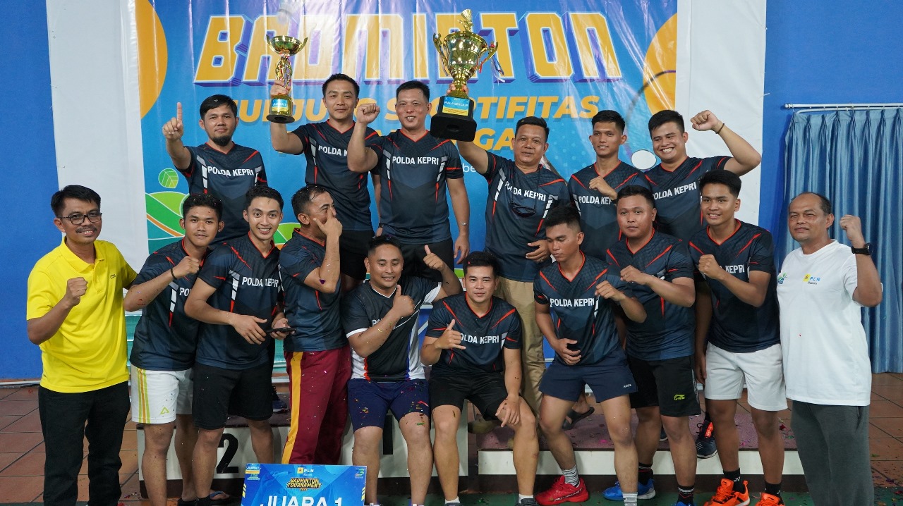 Polda Kepri Raih Peringkat Pertama PLN Batam Badminton Turnamen