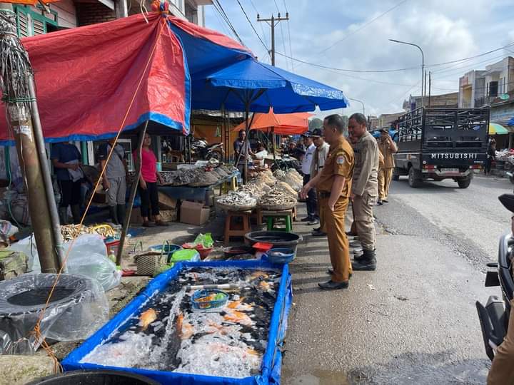 Pemkab Humbahas Laksanakan Penertiban Pedagang Kaki Lima di Pasar Lintongnihuta