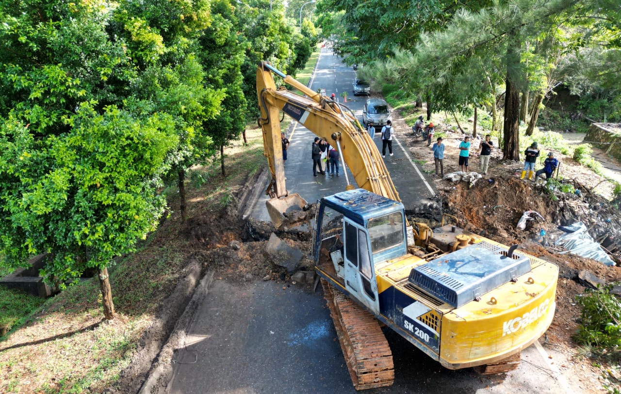 Quick Response BP Batam Lakukan Penanganan pada Jalan Amblas Gajah Mada – Tiban
