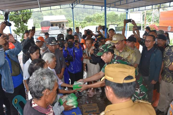 Pj Gubsu Tinjau Lokasi Bencana Alam di Baktiraja Humbahas