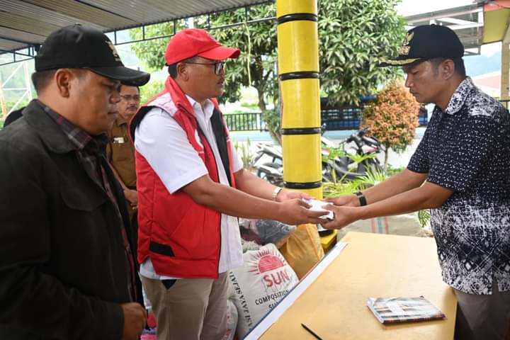 Keluarga Besar Persatuan Oikumene DPRD Sumut Salurkan Bantuan di Baktiraja