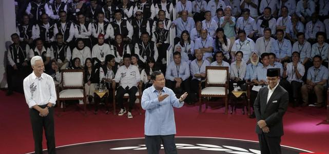Prabowo Singgung Peran Jokowi di Debat Pertama Capres