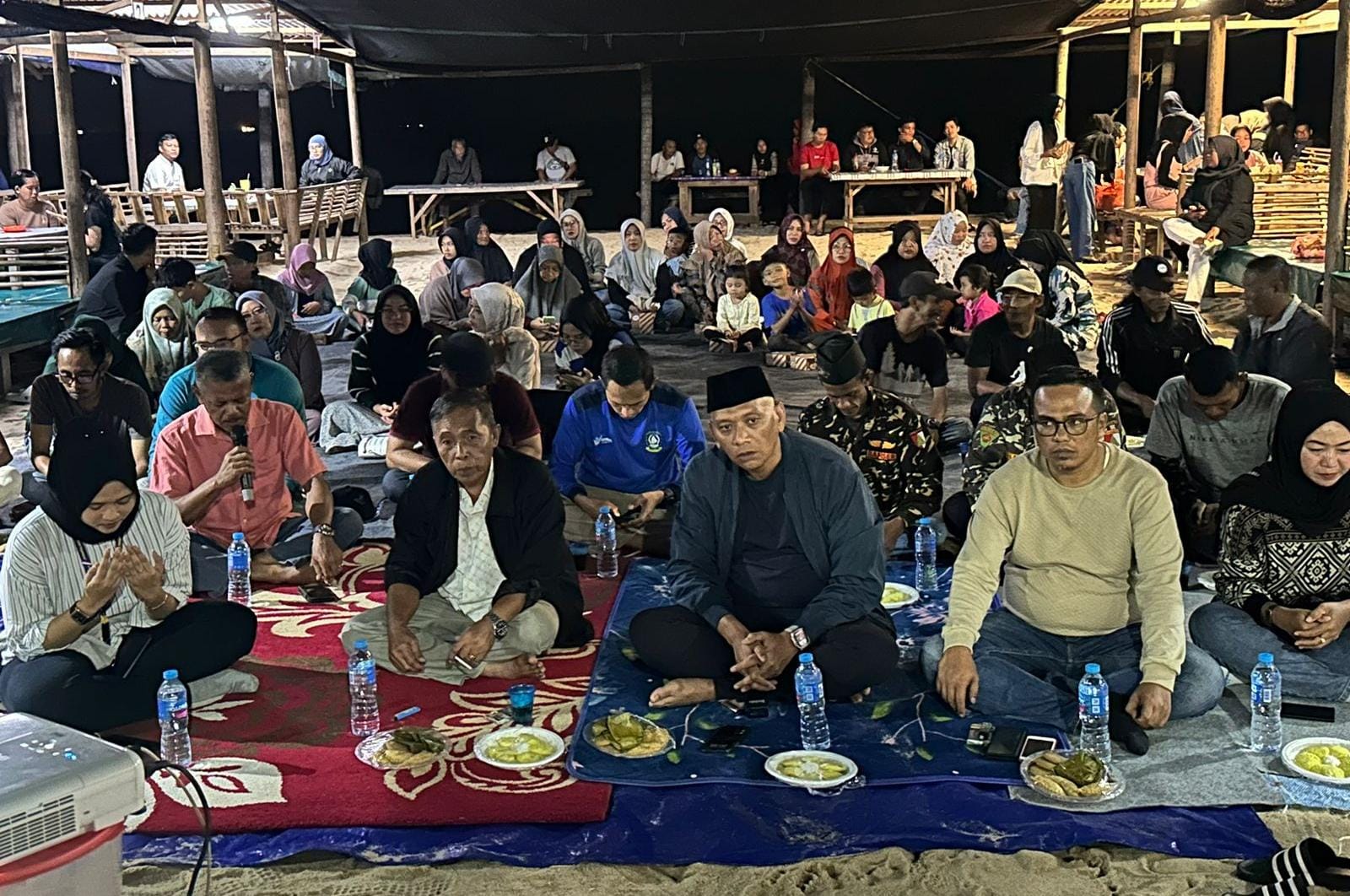 Ketua Umum GARPU Nobar Bersama Warga Karimun