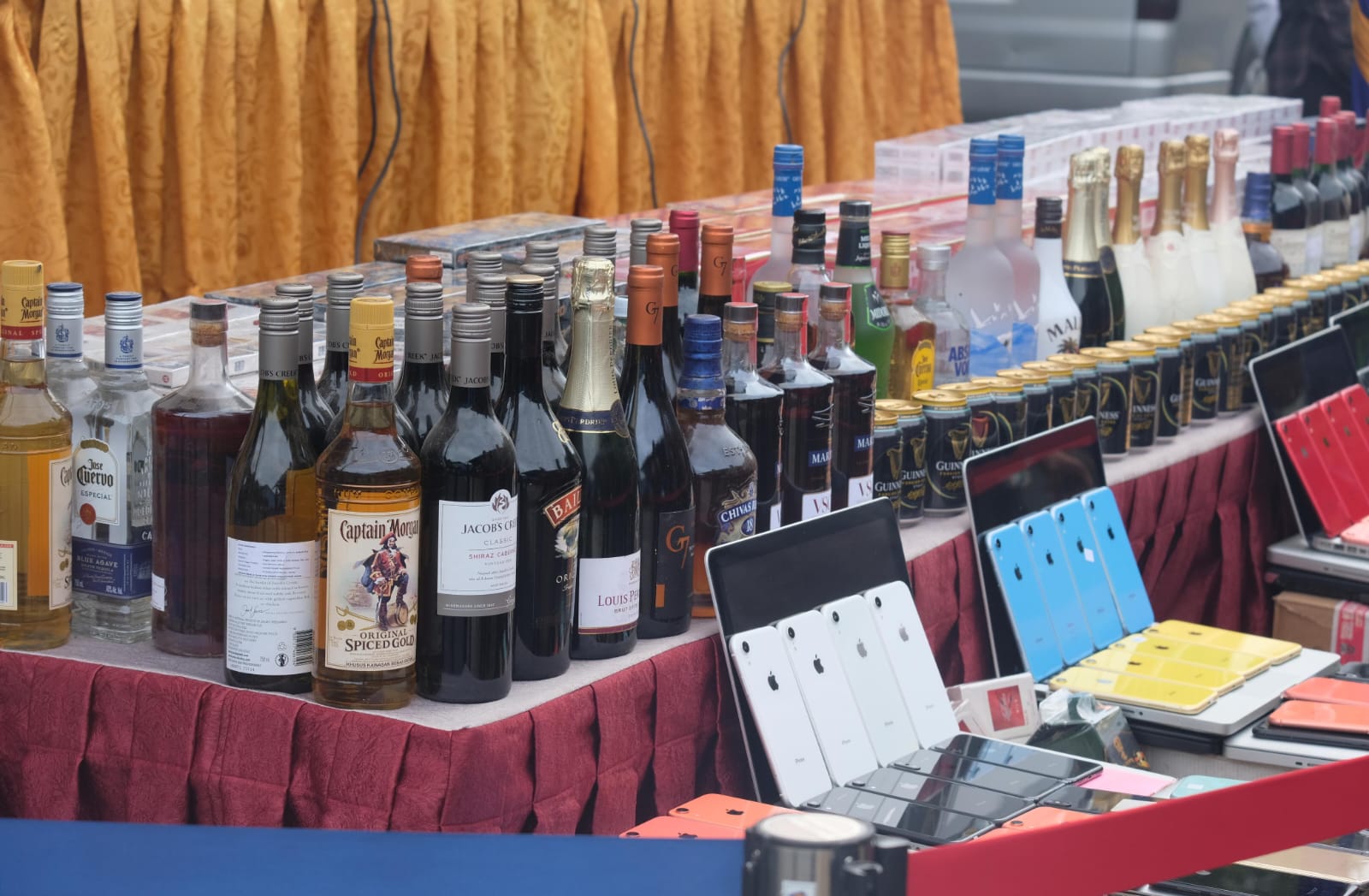 Jelang Tahun Baru 2024, Bea Cukai Batam Musnahkan Barang Ilegal dengan Nilai 7,9 Miliar Rupiah