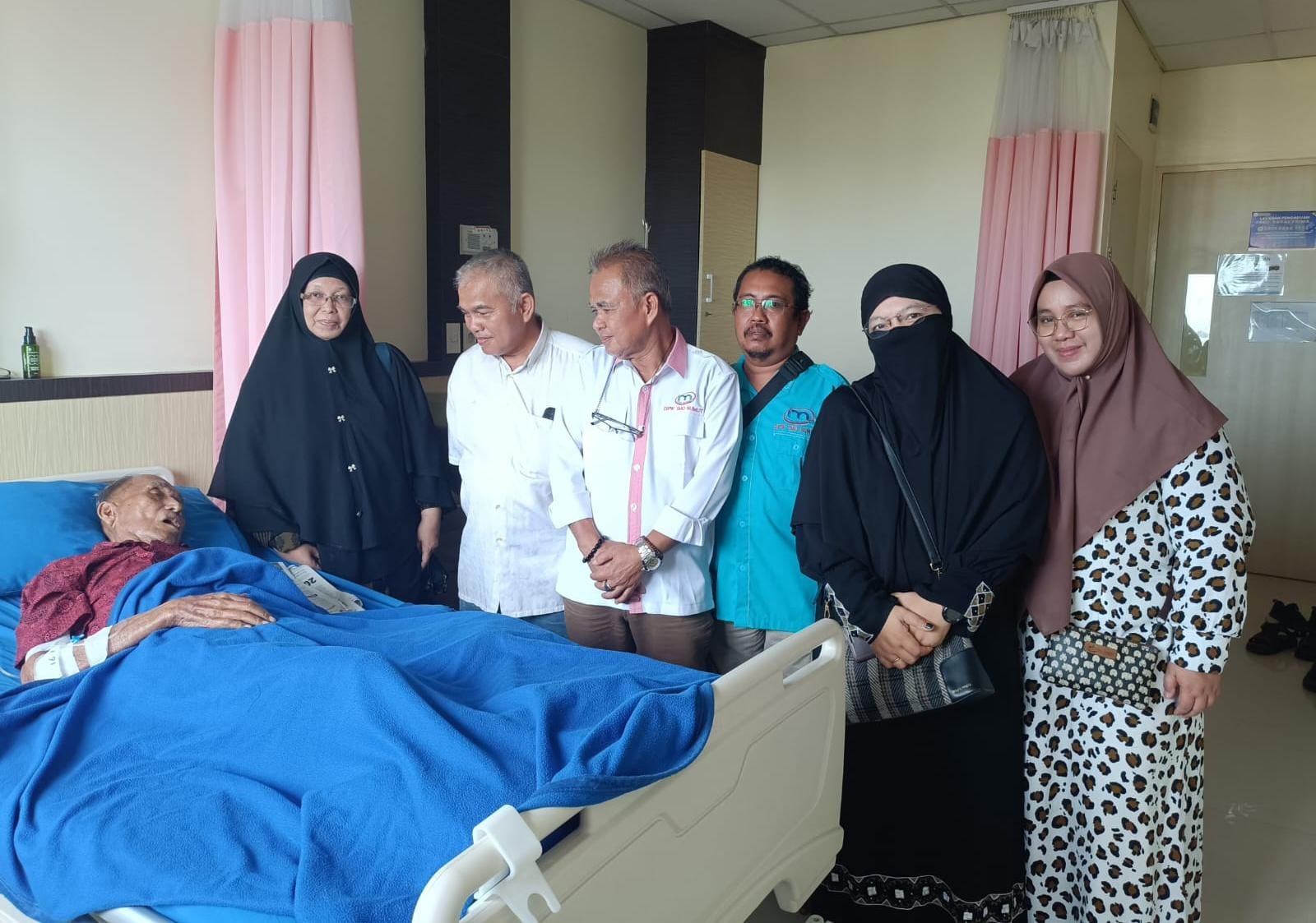 DPW IMO Indonesia Sumut Besuk Tokoh Pers di RS Royal Prima