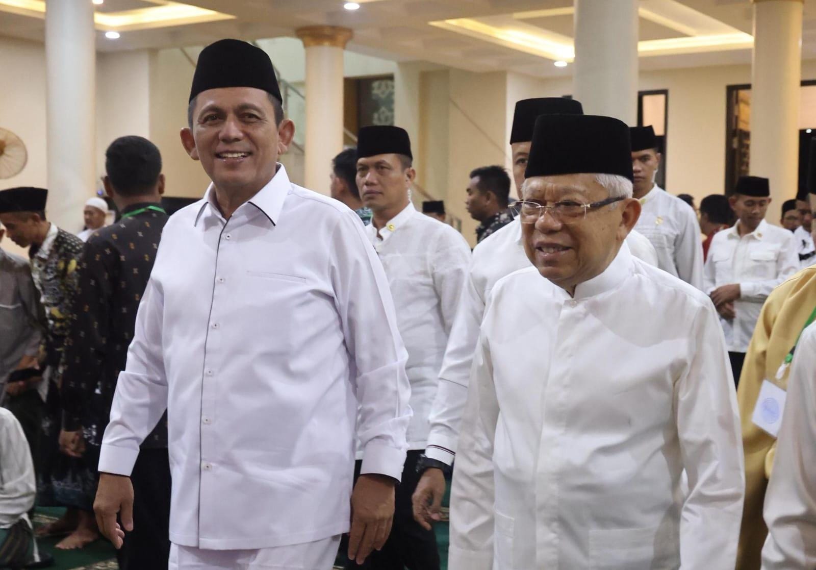 Gubernur Ansar Khutbah Jumat di Hadapan Wapres RI, Doakan Masyarakat Diberi Kesehatan