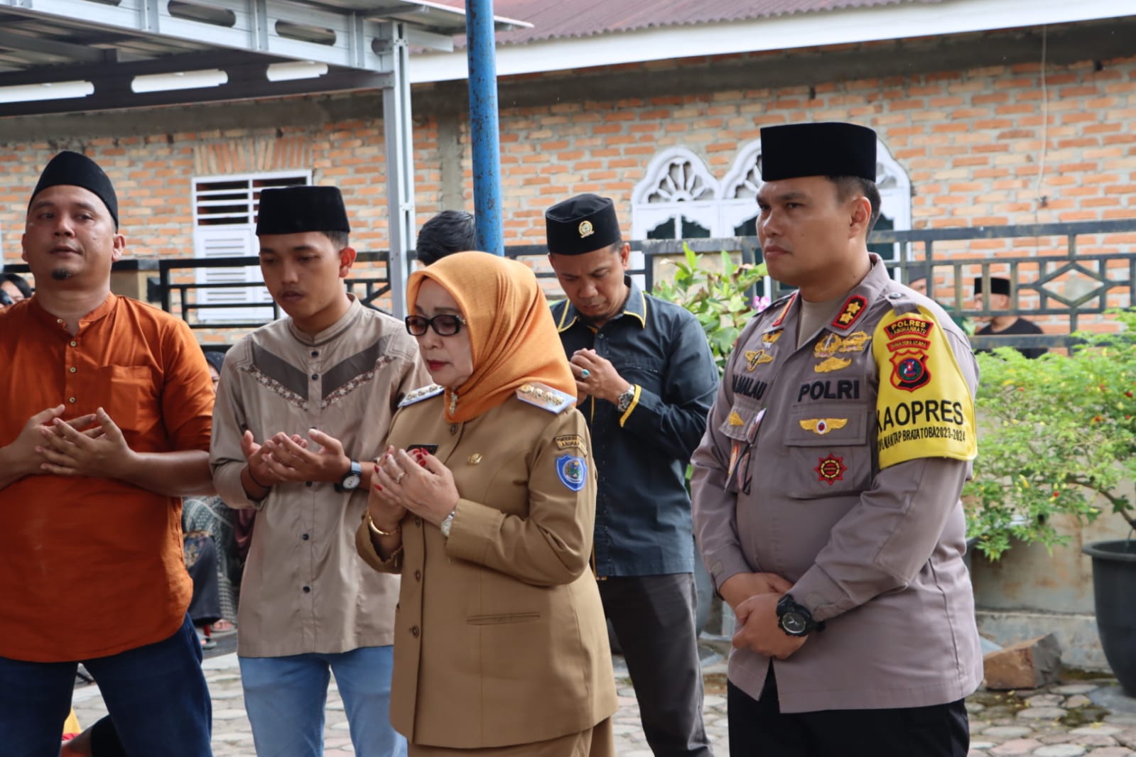 Kapolres Labuhanbatu dan PLT Bupati Menghadiri Rumah Duka