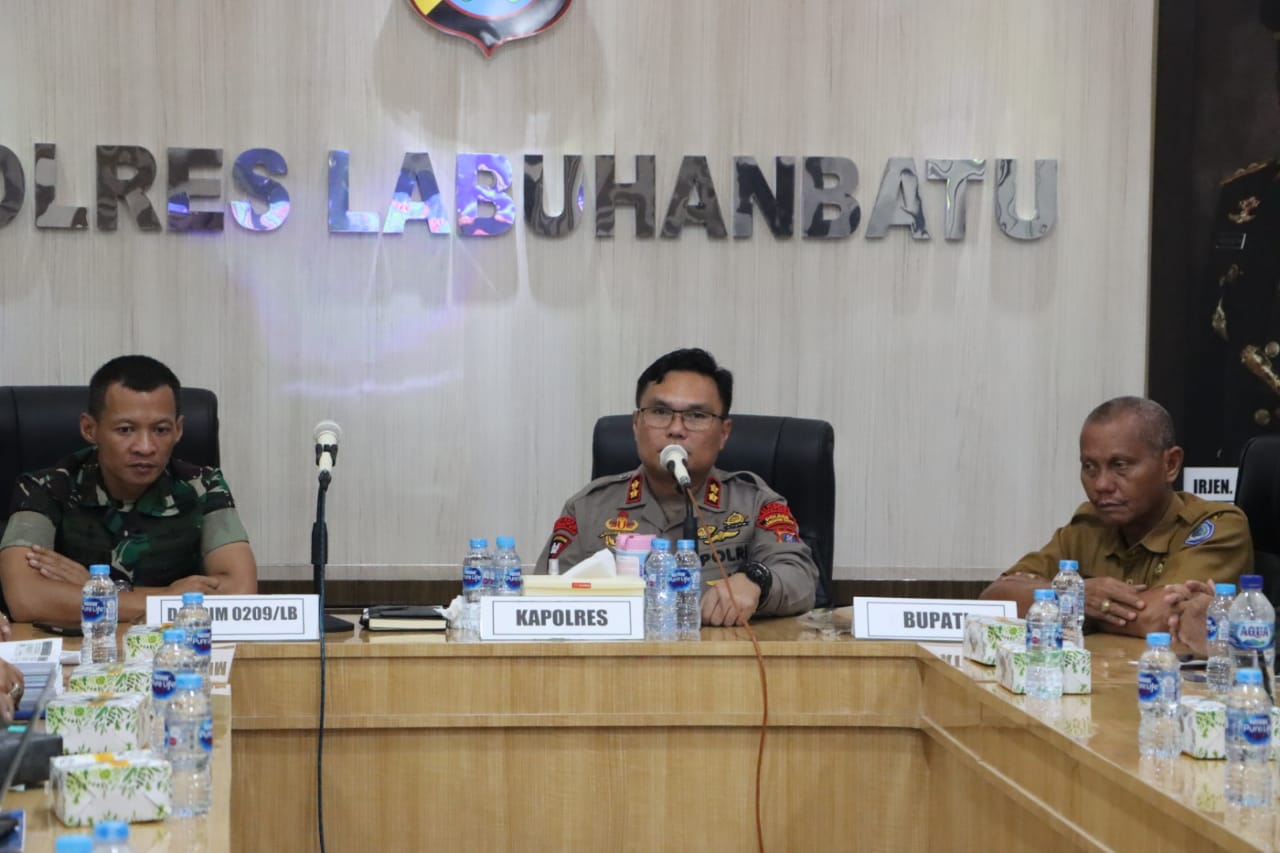 Kapolres Labuhanbatu Bersama Forkopimda dan Masyarakat Pulo Padang serta Pengusaha Gelar Rakor Soal Operasional PKS PT PPSP