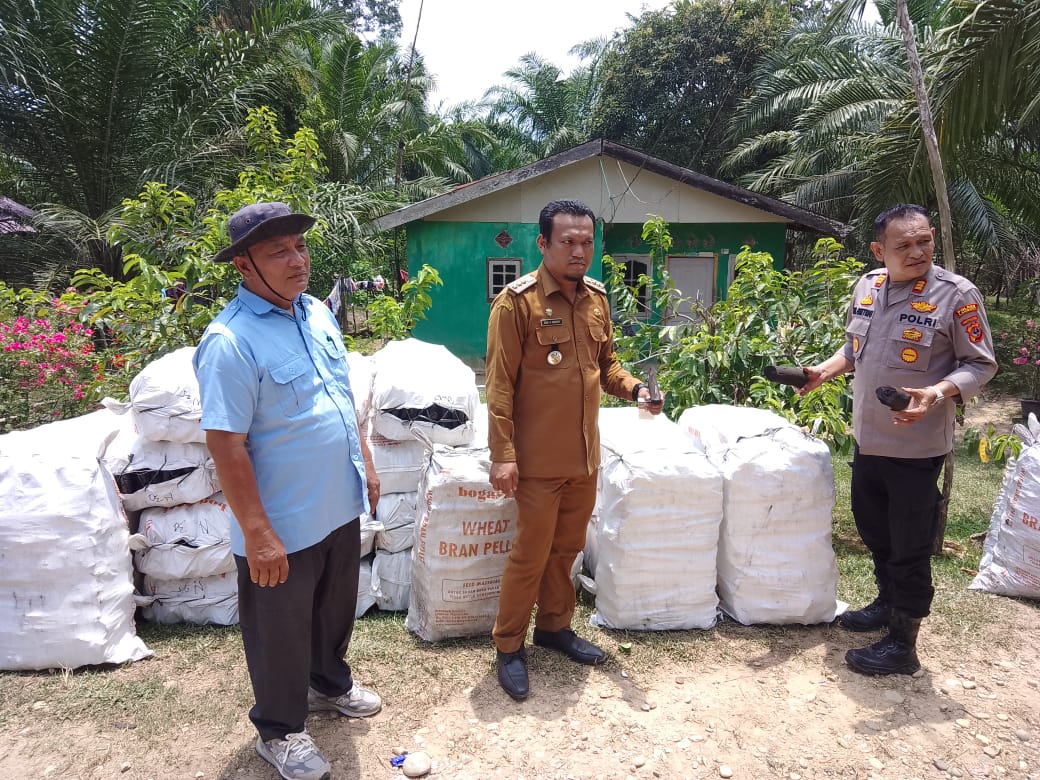 Polres Langkat Mendalami Produksi Arang di Pematang Jaya