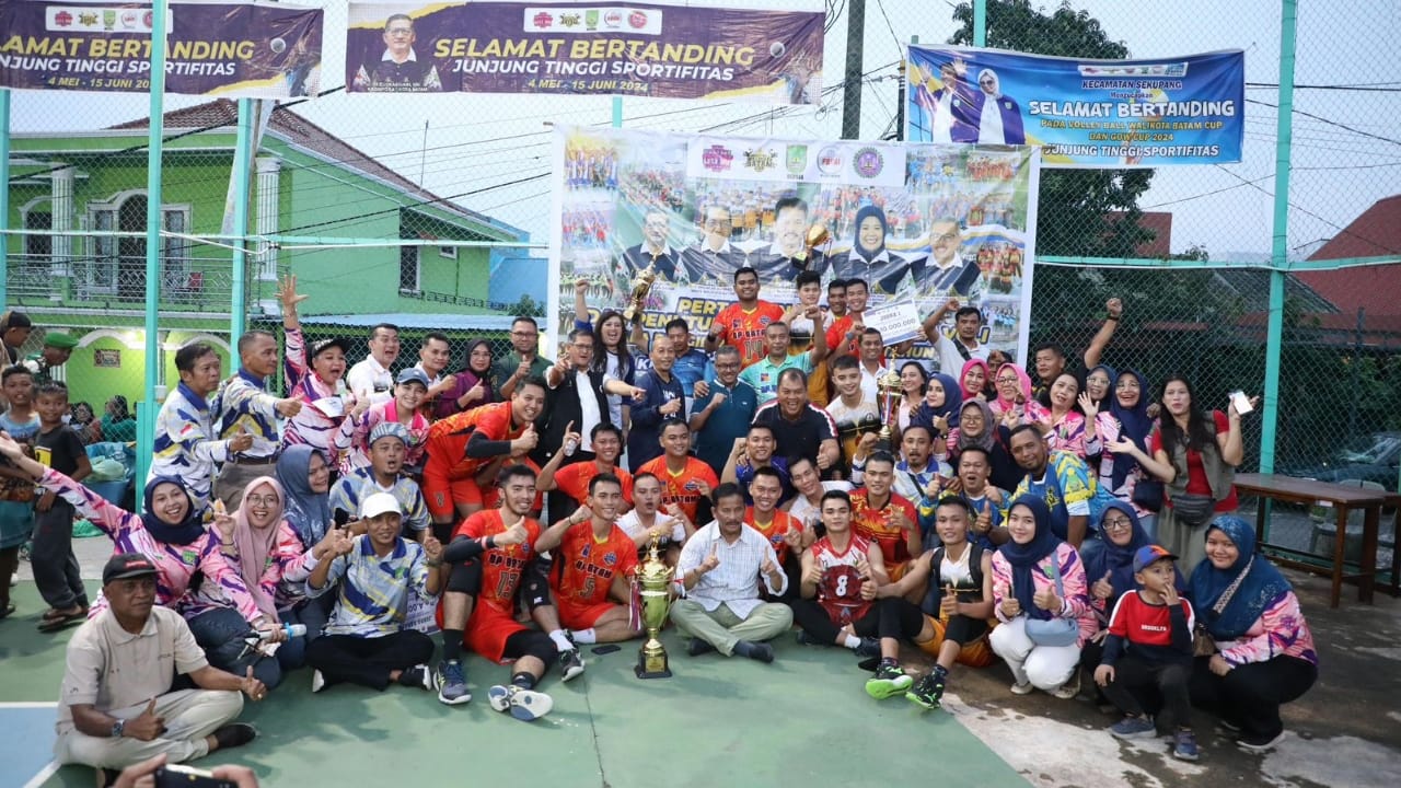 Tim Voli BP Batam Bawa Pulang Piala Bergilir Kejuaraan Voli Walikota Batam 2024