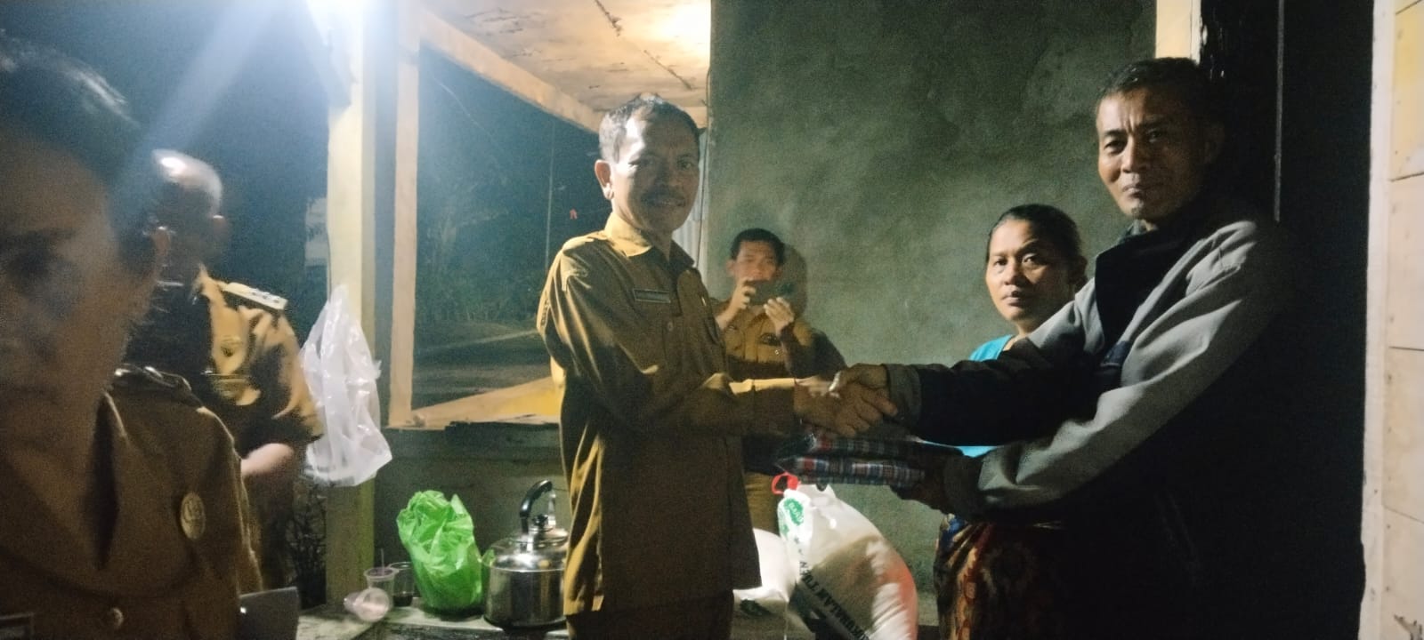 Pemkab Toba Salurkan Bantuan untuk Korban Kebakaran