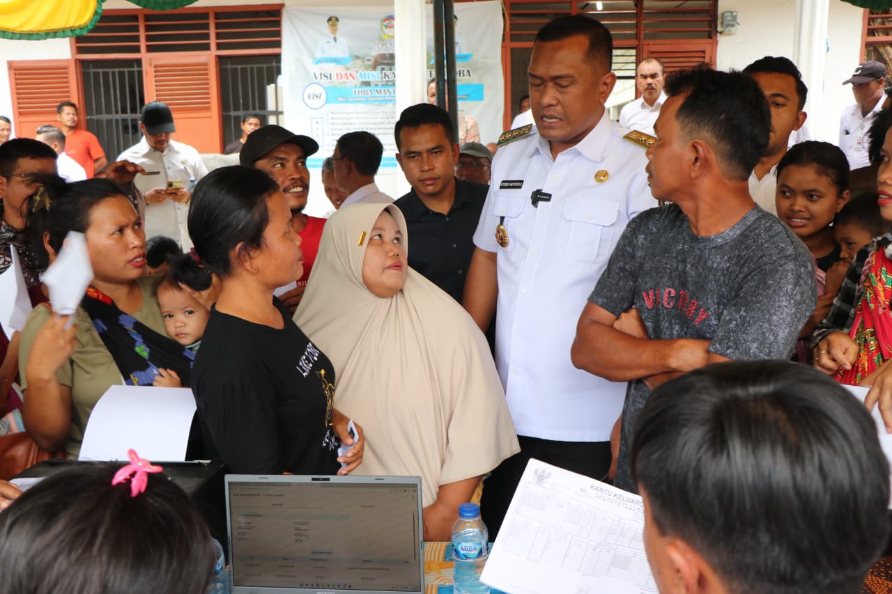 Kehadiran Bupati Toba dan Wakilnya serta Staf Ahli Disambut Warga Meranti Timur