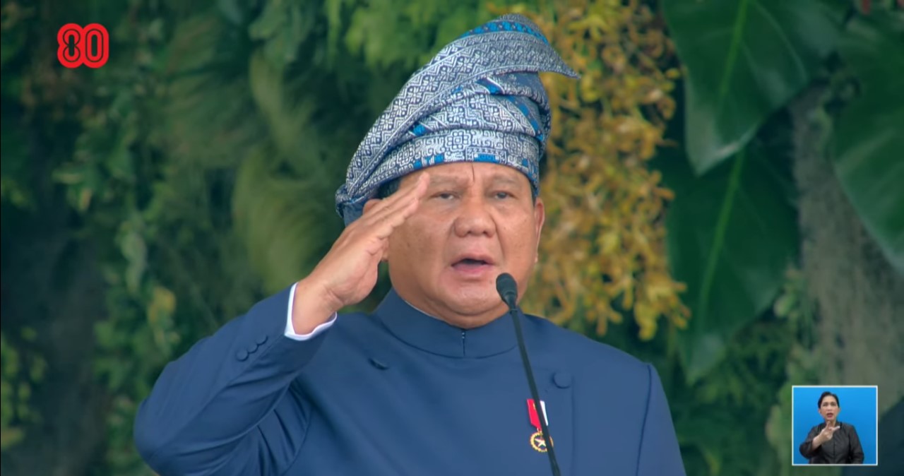 Presiden Prabowo Pakai Adat Melayu, di Batam Dipijak