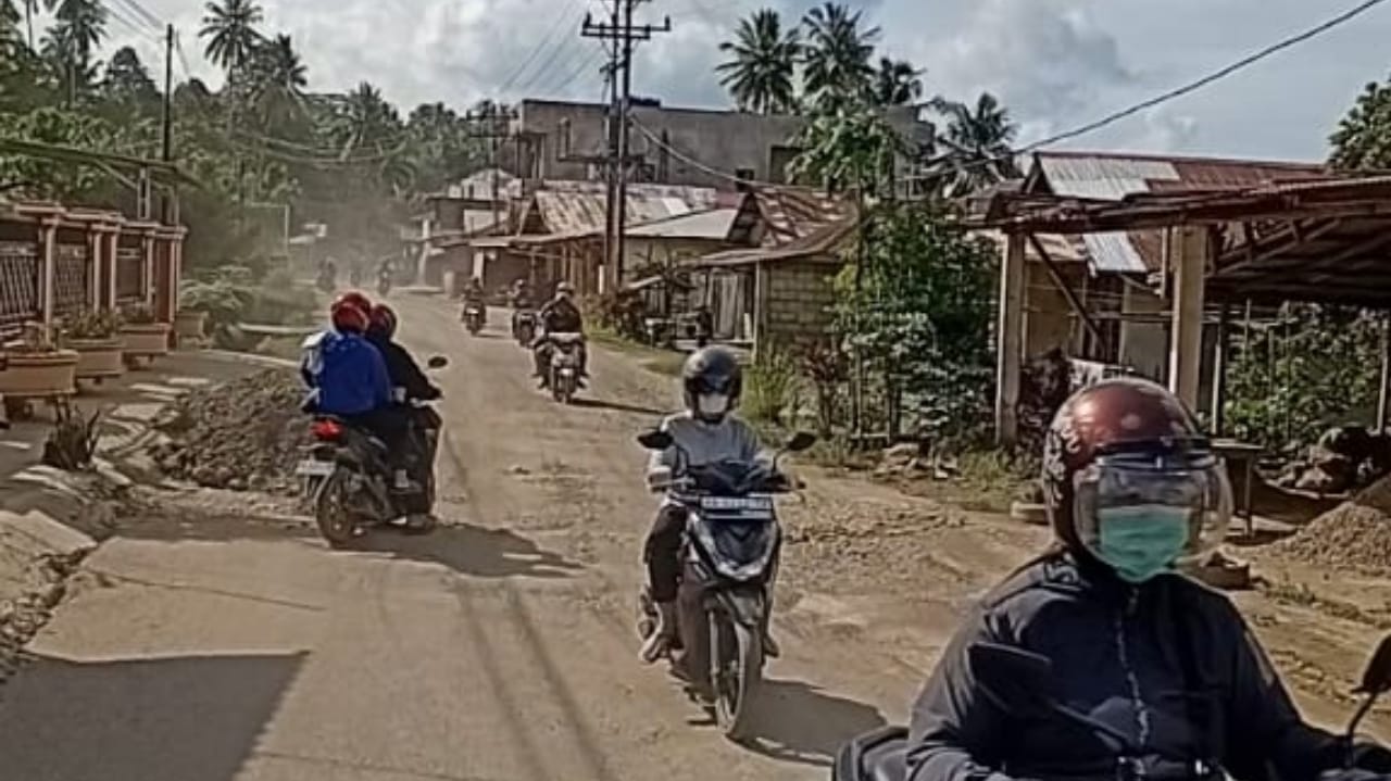 Warga Merasa Resah Proyek Senilai Rp52 Miliar di Ruas Afia Kota Gunungsitoli, Mesjid Jadi Sasaran Empuk Debu